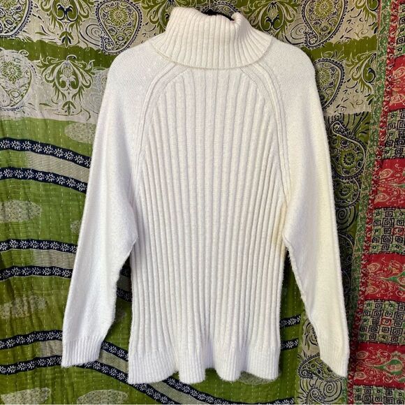 NWT Altar'd State Off White Oversized FuzzyTurtleneck Ribbed Sweater Size Medium - Picture 10 of 16